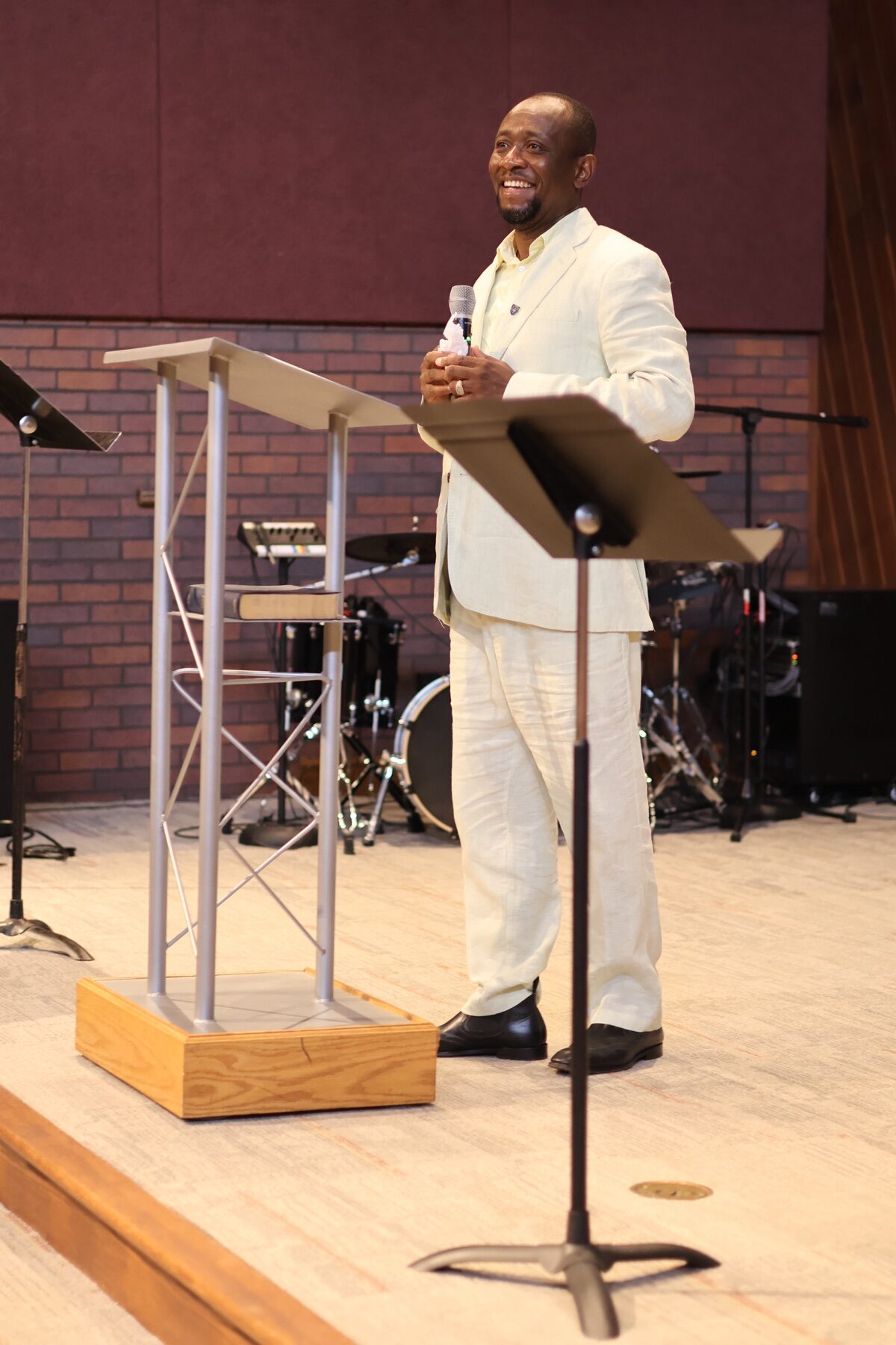 Pastor preaching at the Valley of Oaks Church pulpit